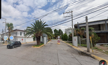 Casa en Fraccionamiento en colonia Colinas Del Saltito con 3 Recamaras y 186m2,  entre Av. La Salle y a unos minutos de Plaza Preparatoria Guadiana.