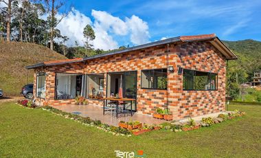 Finca con hermosa vista panorámica en venta Guatapé