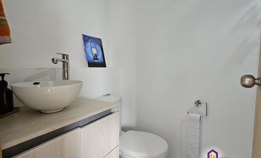 Apartamento de 2 alcobas y estudio en venta. Sabaneta - Las Lomitas