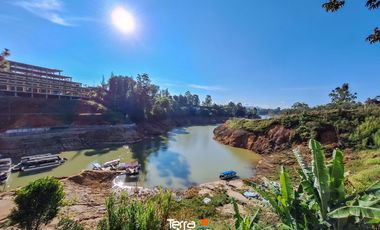 Finca con hermosa vista y acceso directo al embalse en venta Guatapé