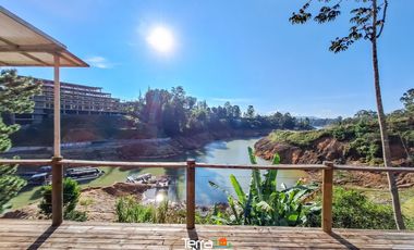 Finca con hermosa vista y acceso directo al embalse en venta Guatapé