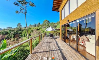 Finca con hermosa vista y acceso directo al embalse en venta Guatapé