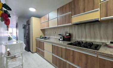 VENDOHERMOSA CASA EN BULEVAR DE LAS VILLAS PEREIRA