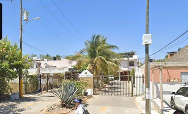 Casa Ubicada en Colona Parque Las Palmas con 3 Recamaras y 70m2 a unos minutos del Aeropuerto.