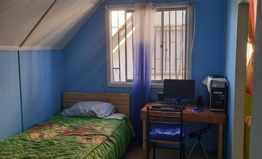 VENDE CASA PAREADA  de 2 pisos EN LINARES
