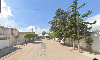 Casa Ubicada en colonia Domingo Arrieta con 5 Recamaras y 516m2 a unos minutos de Central Plaza.