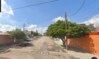 Casa Ubicada en colonia Domingo Arrieta con 5 Recamaras y 516m2 a unos minutos de Central Plaza.