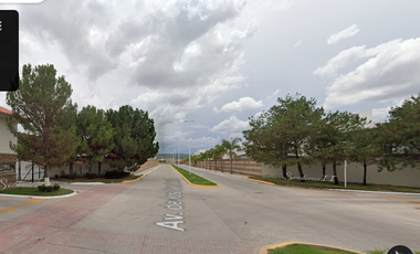 Casa en Fraccionamiento Senderos Primera Etapa, con 3 recamaras y 300m2, a unos minutos del Club Campestre de Durango.