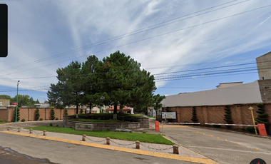 Casa en Fraccionamiento con 3 Recamaras y 253m2, con acceso controlado, a unos minutos de Universidad Tecnológica de Durango.