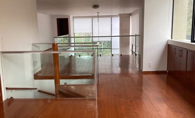 PRECIOSO DEPARTAMENTO DE DOBLE ALTURA EN JARDINES EN LA MONTAÑA