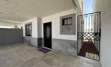 Recamara principal con vestidor, baño propio y terraza.