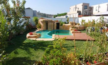 HERMOSA CASA INDEPENDIENTE. EXCLUSIVO SECTOR LOMAS DEL SOL QUILPUÉ