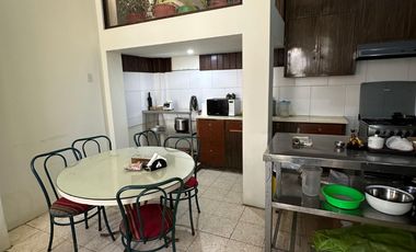 EXCELENTE CASONA UBICADA EN PLENO CENTRO HISTORICO