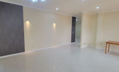 En venta casa esquinera ubicada en el Tornero, sector UESS, via Samborondon