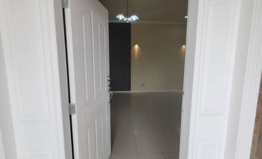 En venta casa esquinera ubicada en el Tornero, sector UESS, via Samborondon