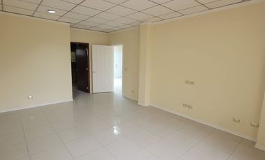 En venta casa esquinera ubicada en el Tornero, sector UESS, via Samborondon