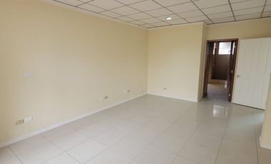 En venta casa esquinera ubicada en el Tornero, sector UESS, via Samborondon