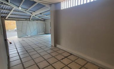 En venta casa esquinera ubicada en el Tornero, sector UESS, via Samborondon