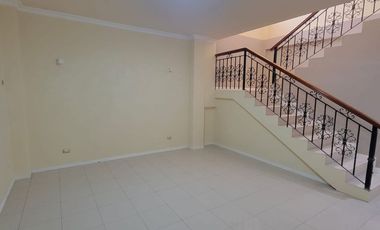 En venta casa esquinera ubicada en el Tornero, sector UESS, via Samborondon