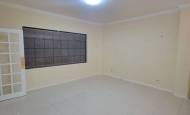 En venta casa esquinera ubicada en el Tornero, sector UESS, via Samborondon