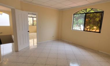 En venta casa esquinera ubicada en el Tornero, sector UESS, via Samborondon