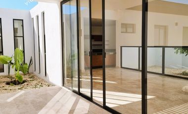 Casa nueva en venta de una planta con alberca privada en Mérida