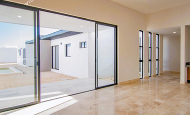 Casa nueva en venta de una planta con alberca privada en Mérida