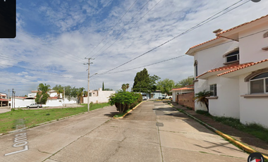 Casa ubicada en colonia Loma Dorada, con 5 Recamaras y 300m2, a unos minutos del Zoológico Sahuatoba Durango, y del museo Bebeleche Interactivo de Dur