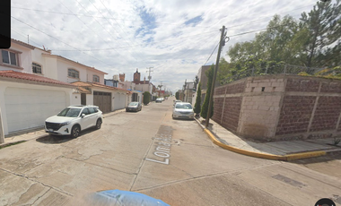 Casa ubicada en colonia Loma Dorada, con 5 Recamaras y 300m2, a unos minutos del Zoológico Sahuatoba Durango, y del museo Bebeleche Interactivo de Dur