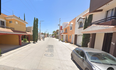 Casa ubicada en colonia José María Morelos con 3 Recamaras y 206m2, entre Av. Durango-Mezquital a unos minutos de Plaza kybox.