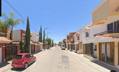 Casa ubicada en colonia José María Morelos con 3 Recamaras y 206m2, entre Av. Durango-Mezquital a unos minutos de Plaza kybox.