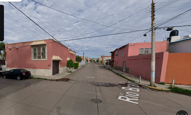 Casa ubicada en colonia Valle del Sur con 6 Recamaras y 240m2, entre Av. Durango y Av. Primo de Verdad.