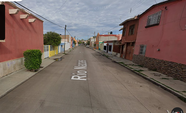 Casa ubicada en colonia Valle del Sur con 6 Recamaras y 240m2, entre Av. Durango y Av. Primo de Verdad.