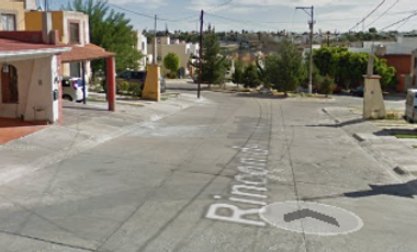 Casa ubicada con vías de rápido acceso como Periférico y Cordillera de los Alpes. Muy cerca del HEB de Lomas, Tec de Monterrey y Plaza San Luis.