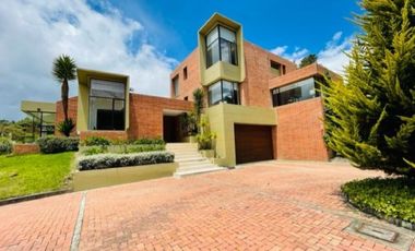 Espectacular Casa Macadamia- Vía La Calera 430 m2