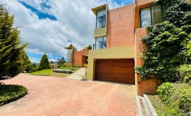 Espectacular Casa Macadamia- Vía La Calera 430 m2