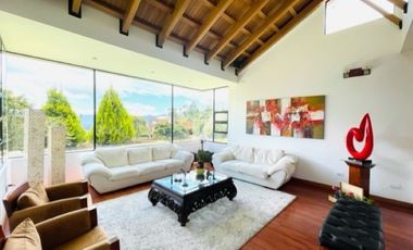 Espectacular Casa Macadamia- Vía La Calera 430 m2