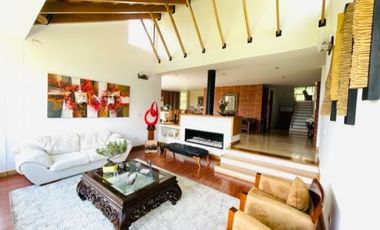 Espectacular Casa Macadamia- Vía La Calera 430 m2