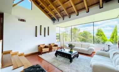 Espectacular Casa Macadamia- Vía La Calera 430 m2