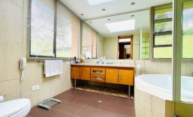 Espectacular Casa Macadamia- Vía La Calera 430 m2