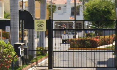 Casa en venta en coto en Parque las Palmas con 140 m2 y 3 recamaras.