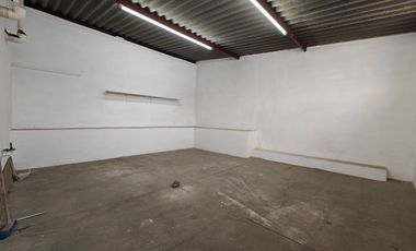 LOCAL EN VENTA EN TOLUCA CON ESTACIONAMIENTO PARA 8 VEHÍCULOS