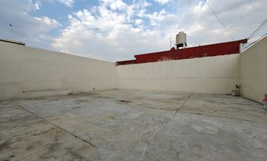 LOCAL EN VENTA EN TOLUCA CON ESTACIONAMIENTO PARA 8 VEHÍCULOS