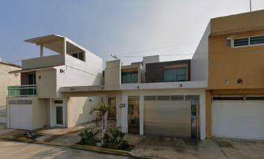 Casa en Venta Av Juventino Rosas Puerto Mexico Coatzacoalcos, Veracruz/ Recuperación Bancaria