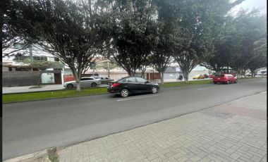 ¡Alquila tu Cochera en Surco por Solo S/. 250! Seguridad, Comodidad y Acceso Directo a la Avenida