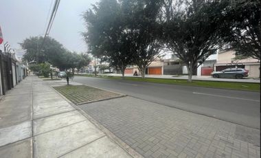 ¡Alquila tu Cochera en Surco por Solo S/. 250! Seguridad, Comodidad y Acceso Directo a la Avenida