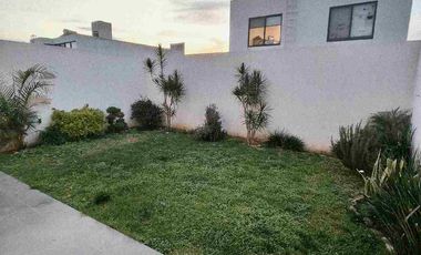 CASA EN RENTA CON 4 RECAMARAS Y AMPLIO JARDIN