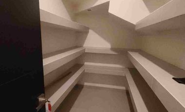 CASA EN RENTA CON 4 RECAMARAS Y AMPLIO JARDIN