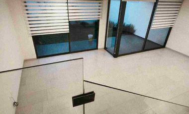 CASA EN RENTA CON 4 RECAMARAS Y AMPLIO JARDIN