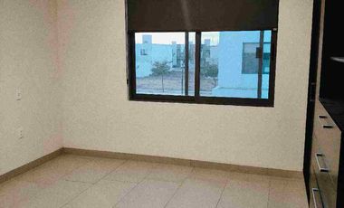 CASA EN RENTA CON 4 RECAMARAS Y AMPLIO JARDIN